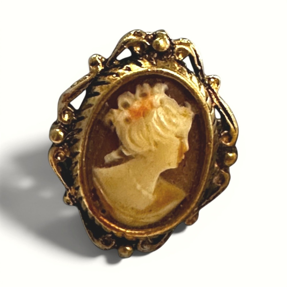 1950s Vintage Cameo Brooch Gold Tone Oval Relief Carved Profile Pin